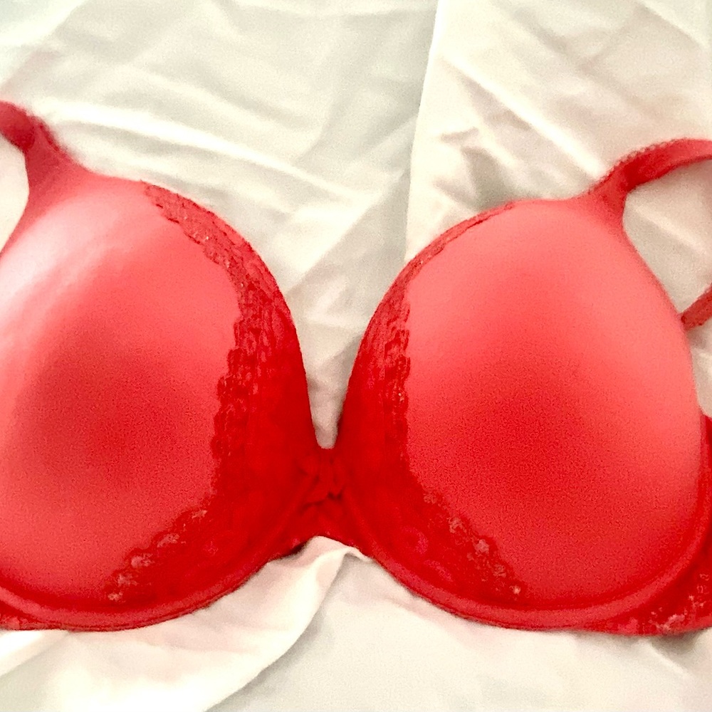 Victoria Secret Coral body by Victoria  perfect shape Bra Sz 36DDD